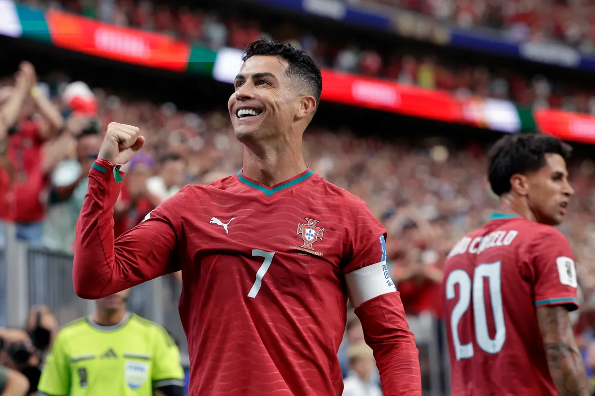 Milliárdok parkolnak Cristiano Ronaldo garázsában: megmutatta luxusautóit