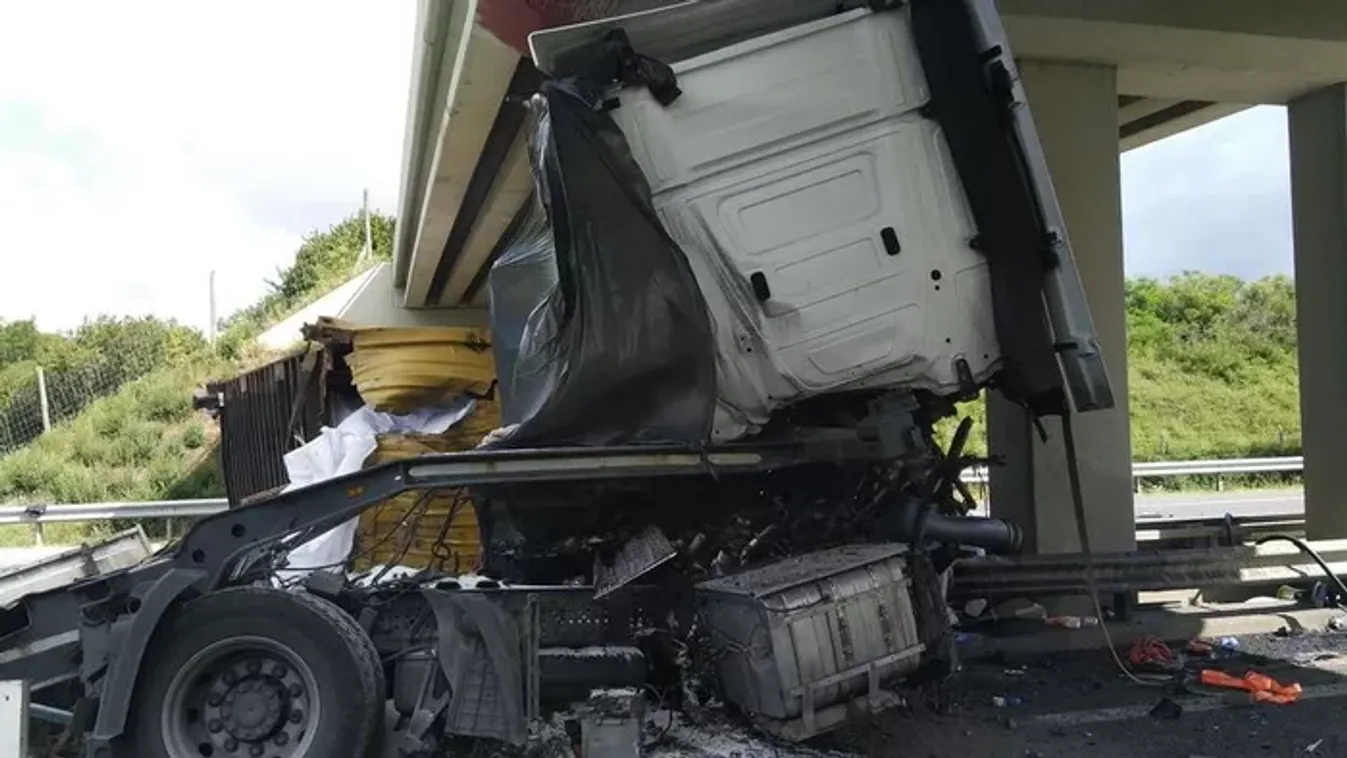 Videón az M3-as tragédiájának helyszíne - sokkoló képsorok