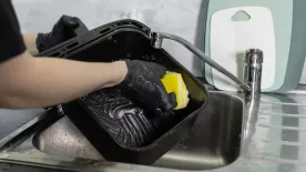 Pofonegyszerű házi praktika: ettől a filléres trükktől olyan lesz az air fryered, mint új korában