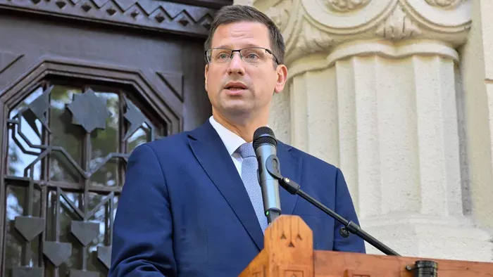 Gulyás Gergely: A Tisza-kormány megszünteti a kamatstopot