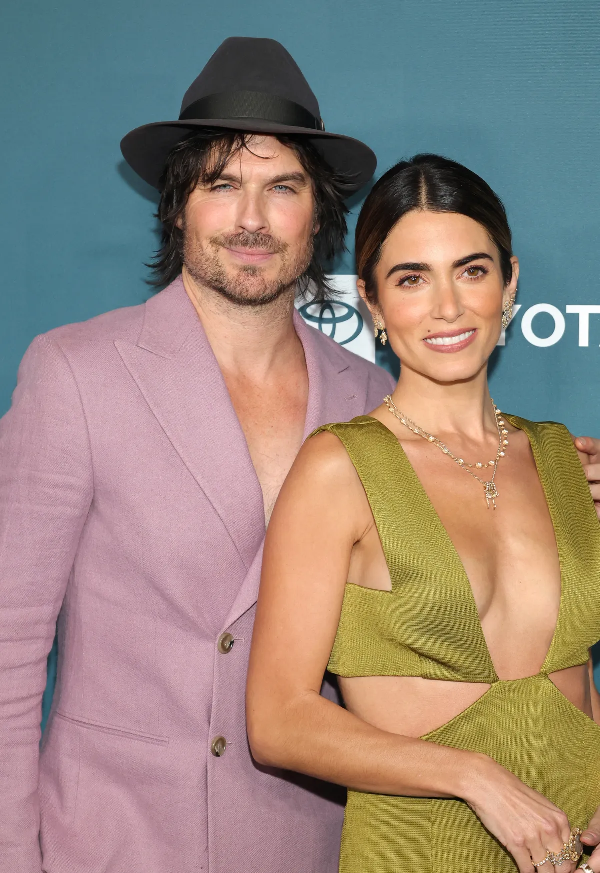 Ian Somerhalder feleségével, Nikki Reeddel és két gyerekükkel egy kaliforniai farmon élnek.