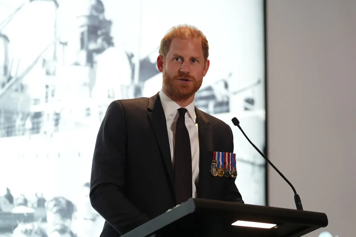 Harry herceg eredetileg a családjával érkezett volna Londonba, végül úgy döntöttek a biztonságuk érdekében, hogy egyedül utazik az Egyesült Királyságba.