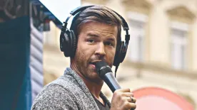 Botrány: Sebestyén Balázsra kiakadt a népszerű énekesnő – nem kerülhetett be a Rádió1-be