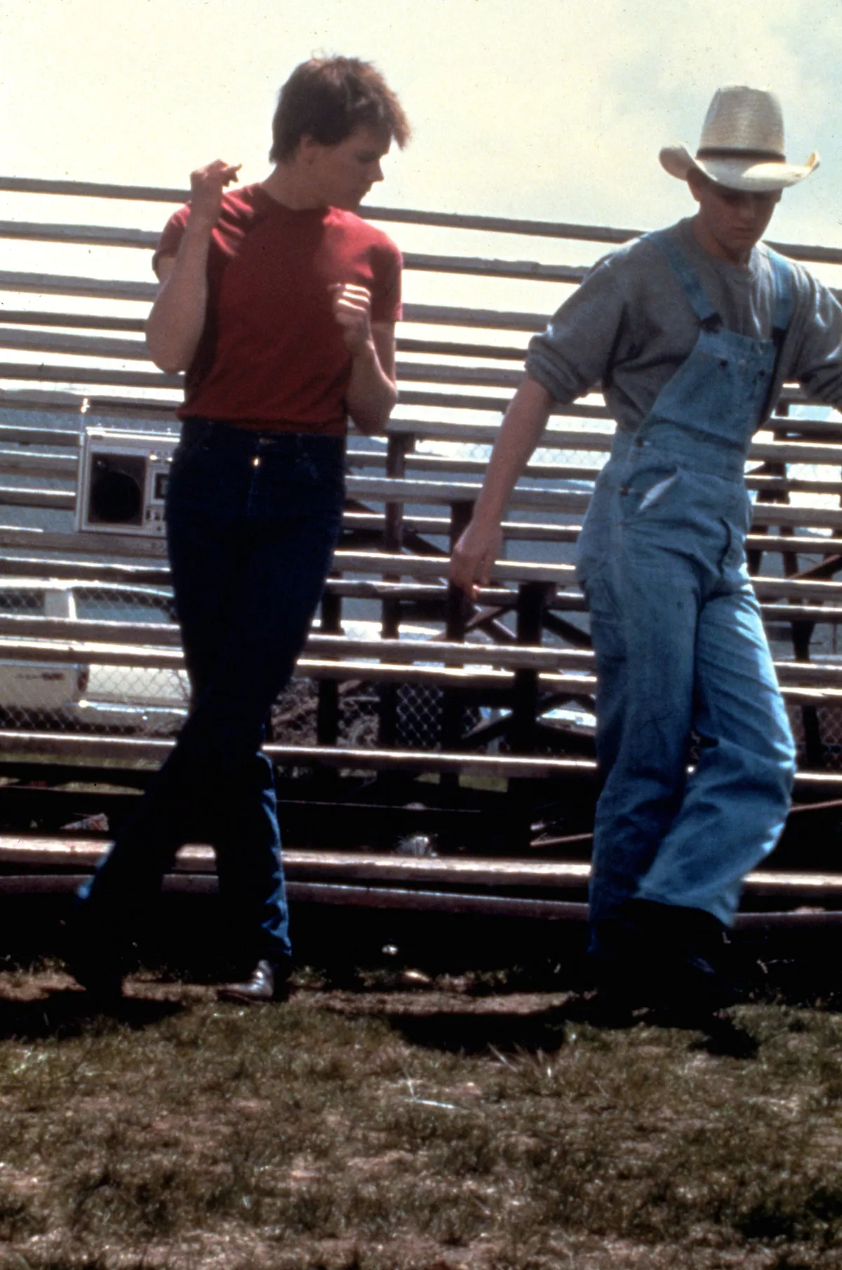 Kevin Bacon Footloose című filmjében Bonnie Tyler énekelte a Holding Out for a Hero című számot