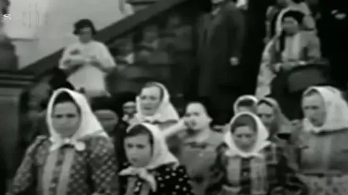 Egy 1937-es fotó bizonyítja az időutazás létezését: egy nő valami „jövőbeli” dolgot hord