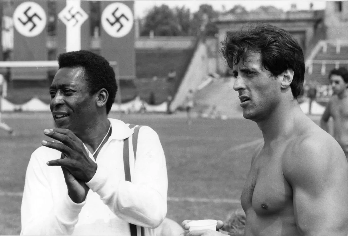 Pelé és Sylveter Stallone, a Menekülés a győzelembe főszereplői voltak.