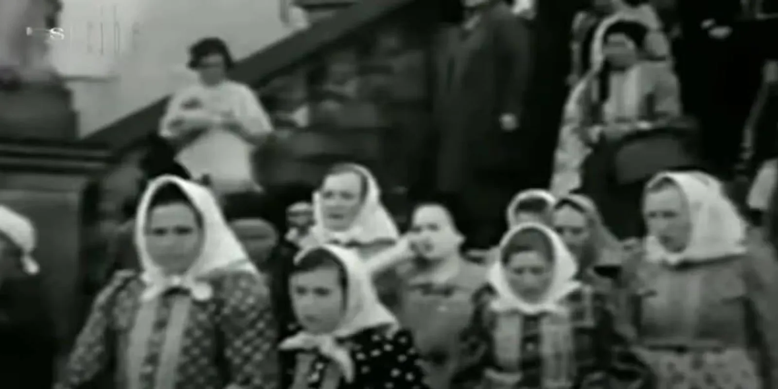 Egy 1937-es fotó bizonyítja az időutazás létezését: egy nő valami „jövőbeli” dolgot hord