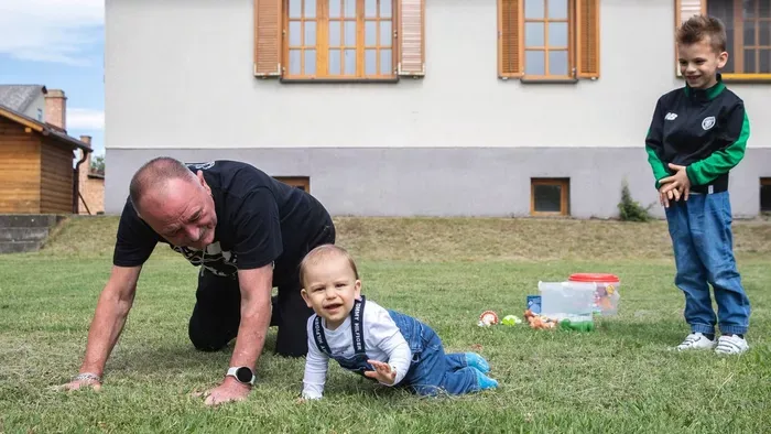 Nagy Feró unokáival tölti a nyarat: „Elrontom őket..."