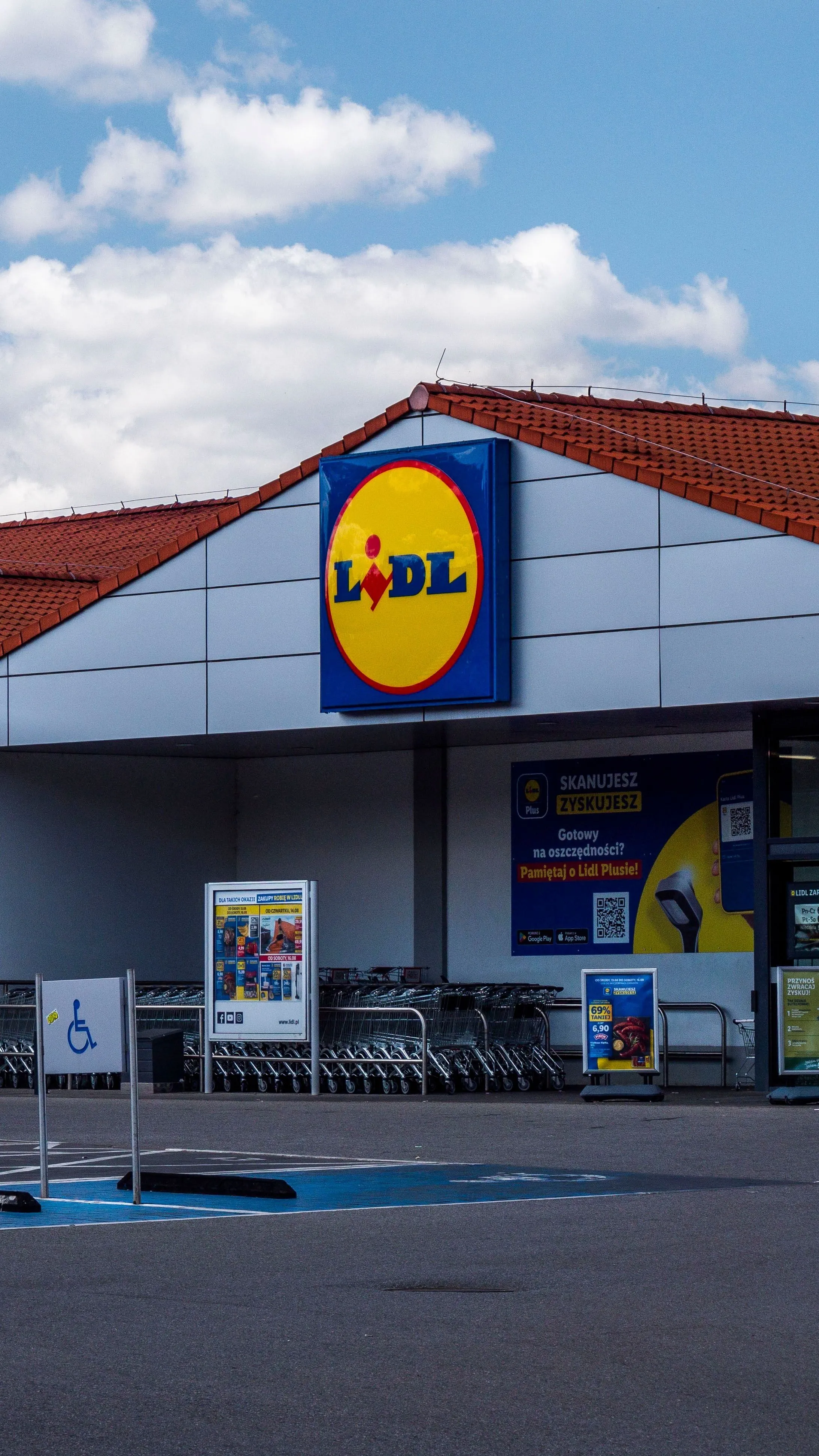 Rejtélyes haláleset egy LIDL parkolóban