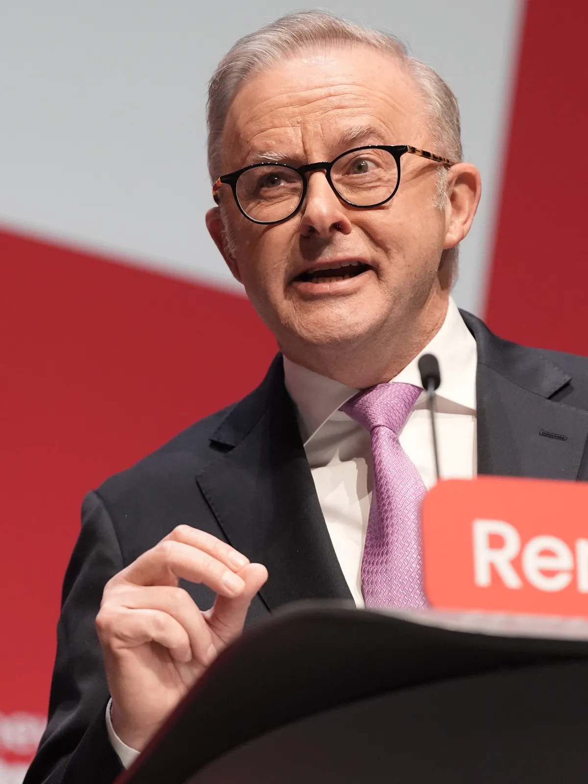 Anthony Albanese egy podcast műsorban került kellemetlen helyzetbe.