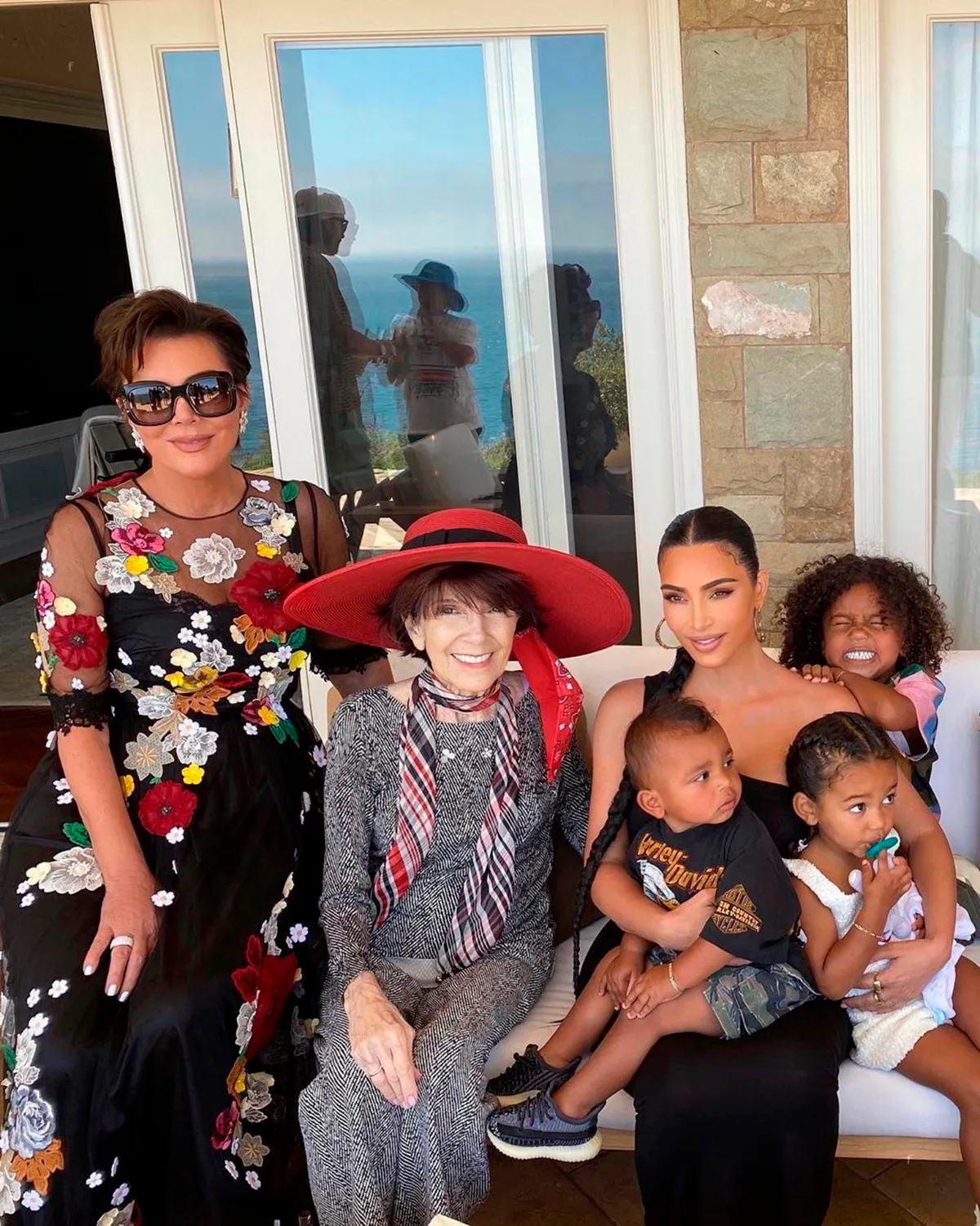 Kim Kardashian szerint nagymamája szeretete 'bele van szőve' az egész család életébe.