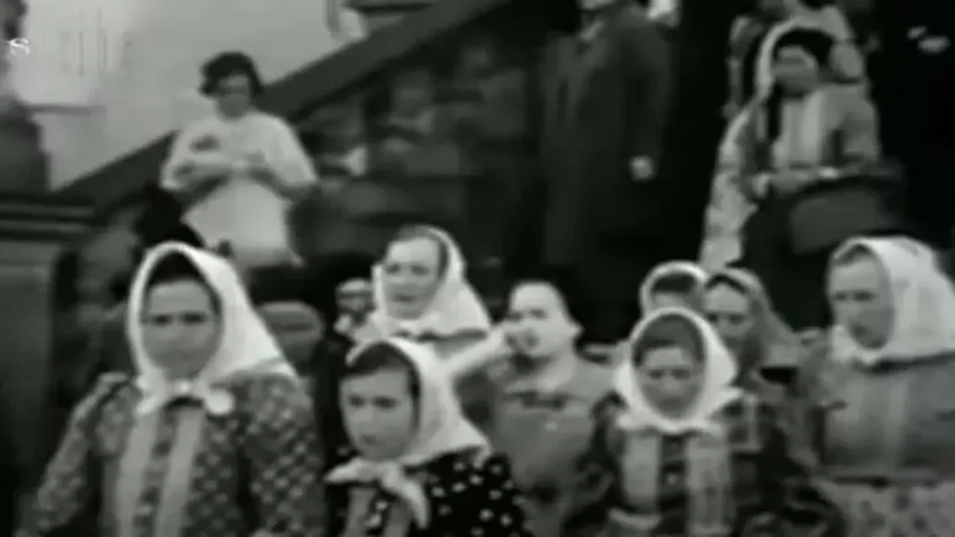 Egy 1937-es fotó bizonyítja az időutazás létezését: egy nő valami „jövőbeli” dolgot hord