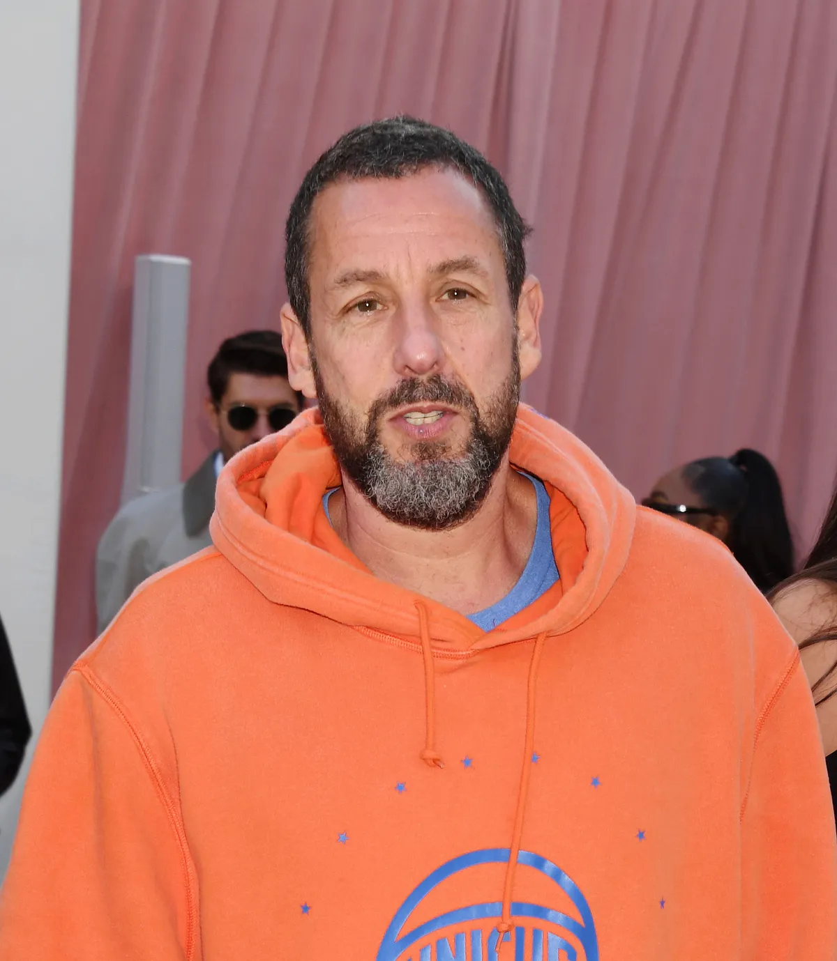 Adam Sandler azért hívta fel a nantucketi rendőrséget, hogy kiderítse hol tud kosárlabdázni
