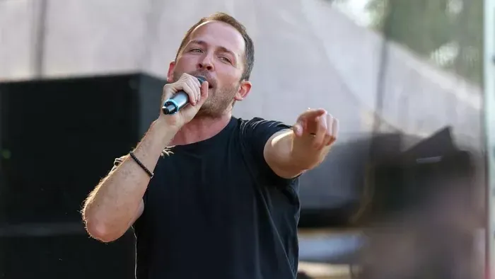 Háromszor annyi koncert? Krisz Rudi kifakadt Azahriah-ról
