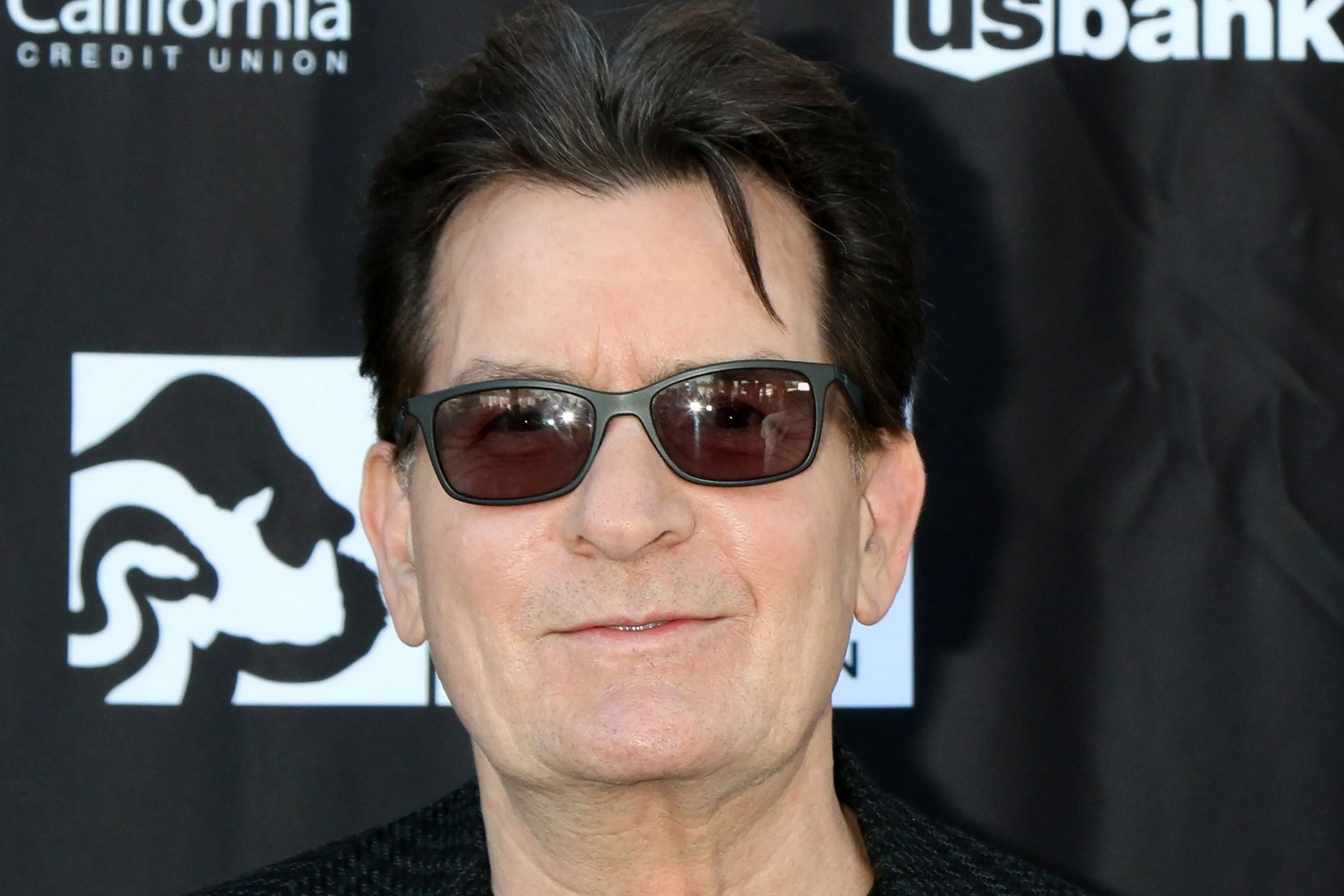Charlie Sheen milliókat spórolt az utolsó pillanatban