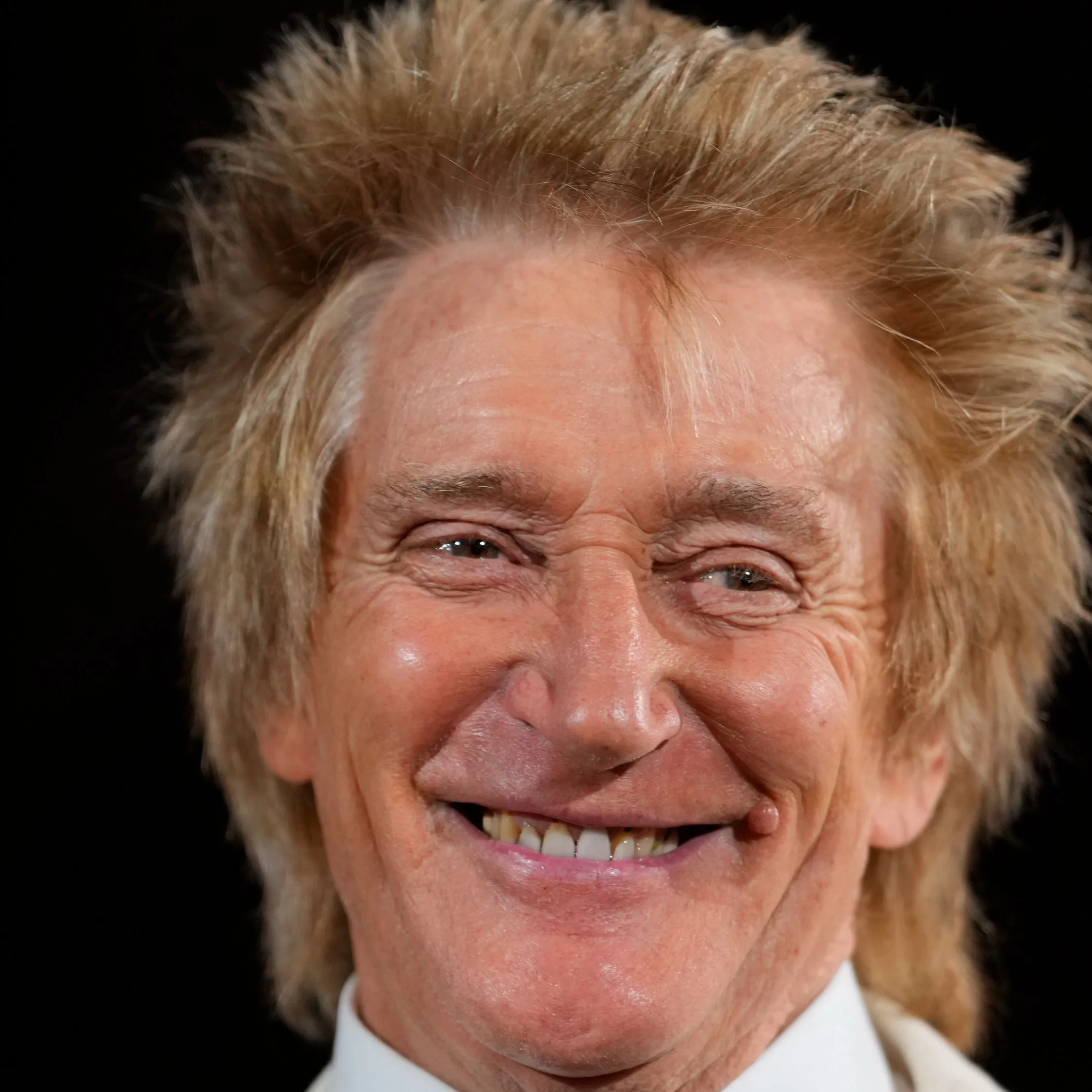 Rod Stewart egy orvosi beavatkozás miatt lemondta a turnéja összes további állomását