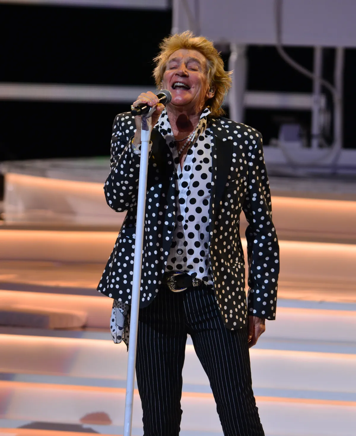 Sir Rod Stewart koncertje közben lett rosszul, oxigénpalackra volt szüksége