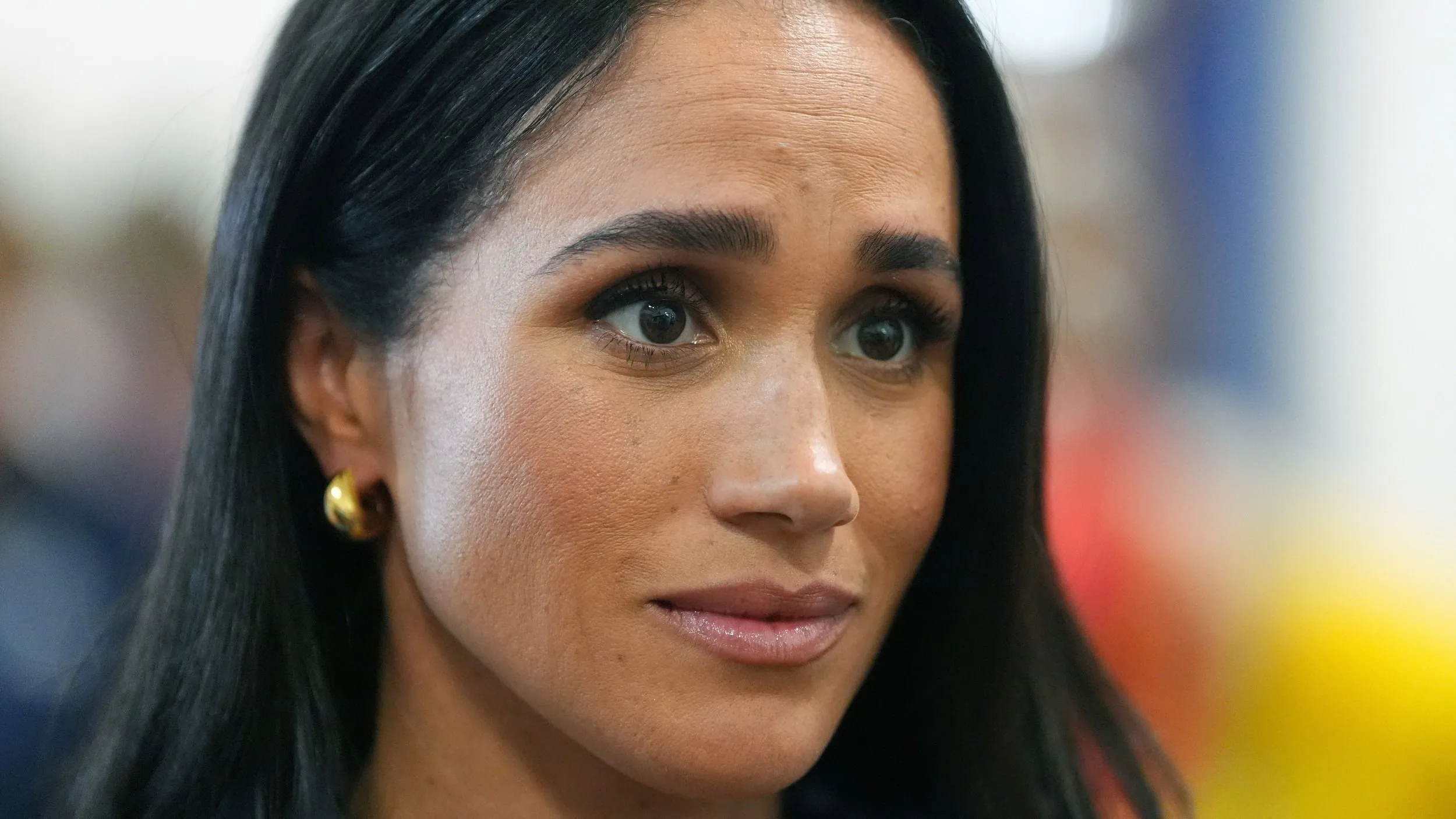 Meghan Markle kínos pillanatokat élt át a vörös szőnyegen