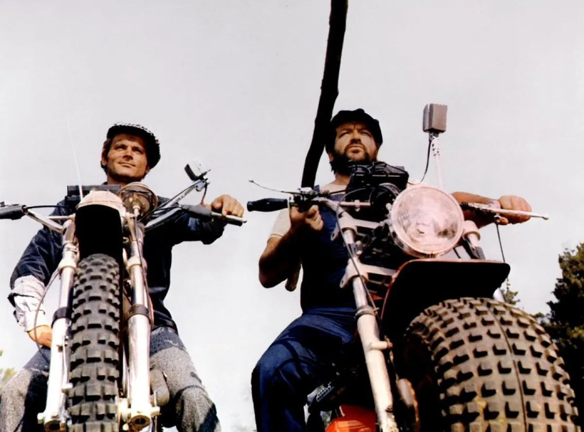 Bud Spencer és Terence Hill motorokon ülnek ez is szerepel a filmes kvízben
