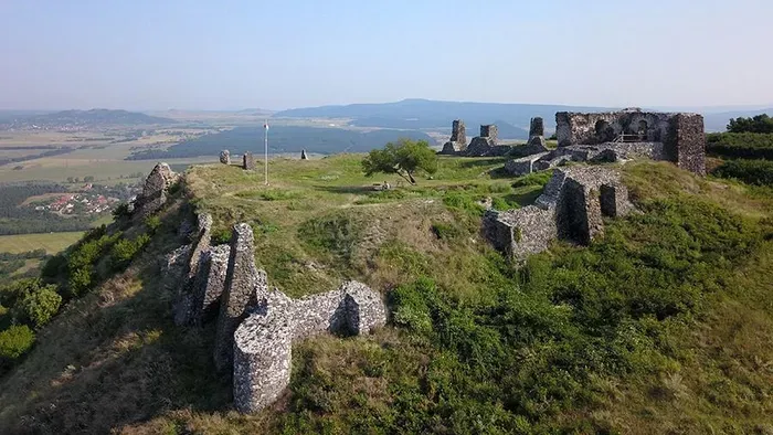 Filléres időutazás: 5 magyar várrom, amiket látnod kell