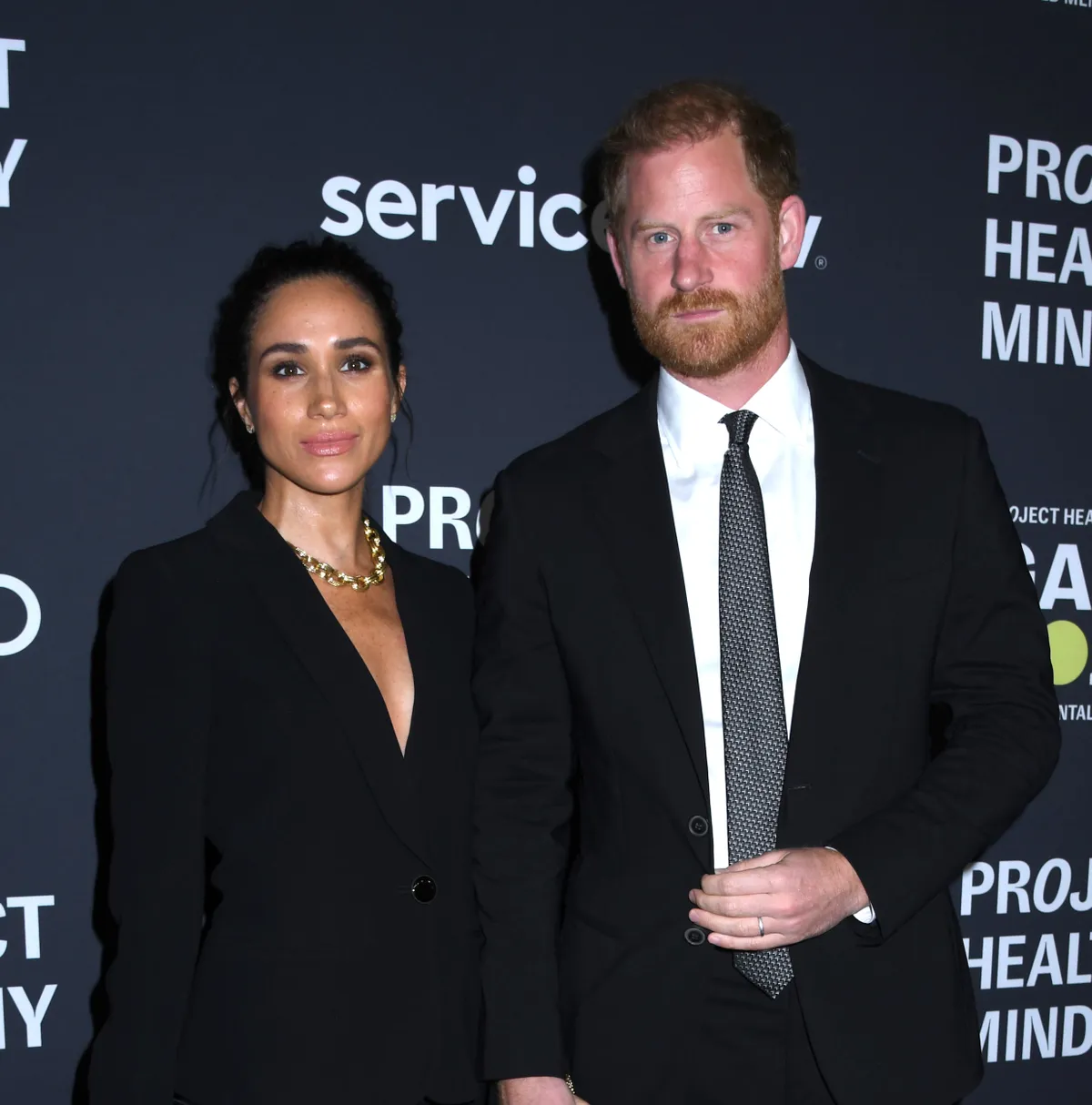 Harry herceg és Meghan Markle visszatérnek Angliába.