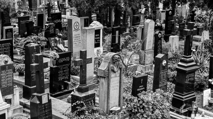 „Hol vannak a babáink?” – összetört édesanyák követelnek választ a temetkezési botrány után
