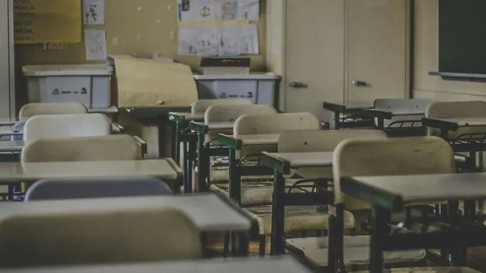 Diákját csábította el a perverz tanárnő, 30-szor vitte ágyba