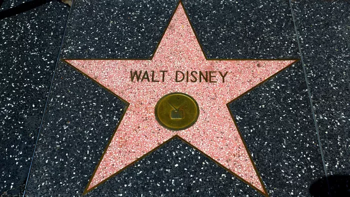 Ki kaphat csillagot a Hollywoodi hírességek sétányán?