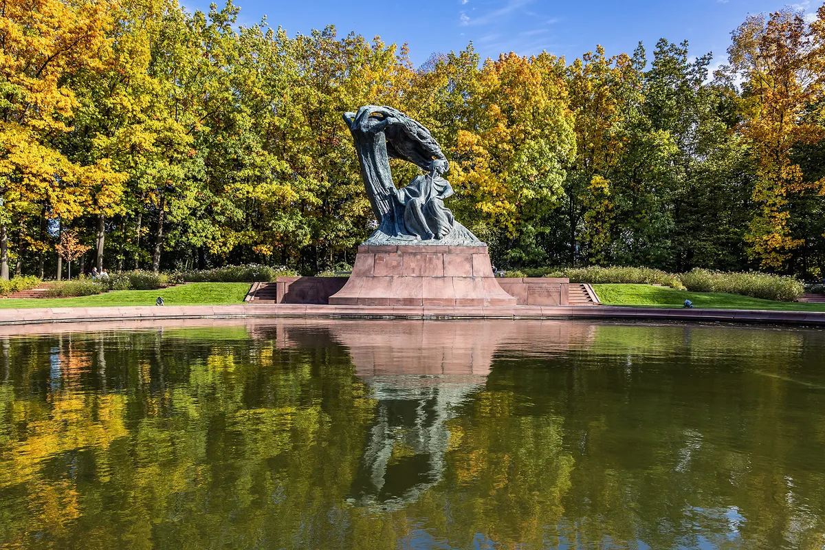 Frédéric Chopin szobra Varsóban.