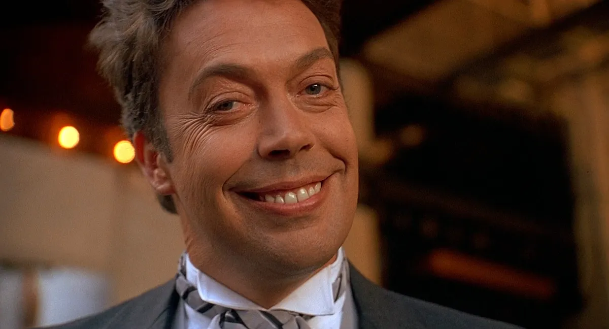 Tim Curry meghalt