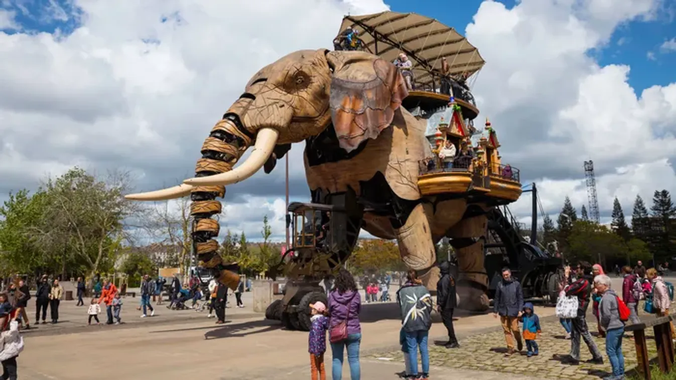 Jules Verne városa megelevenedett – Steampunk gépszörnyek járják a francia város utcáit