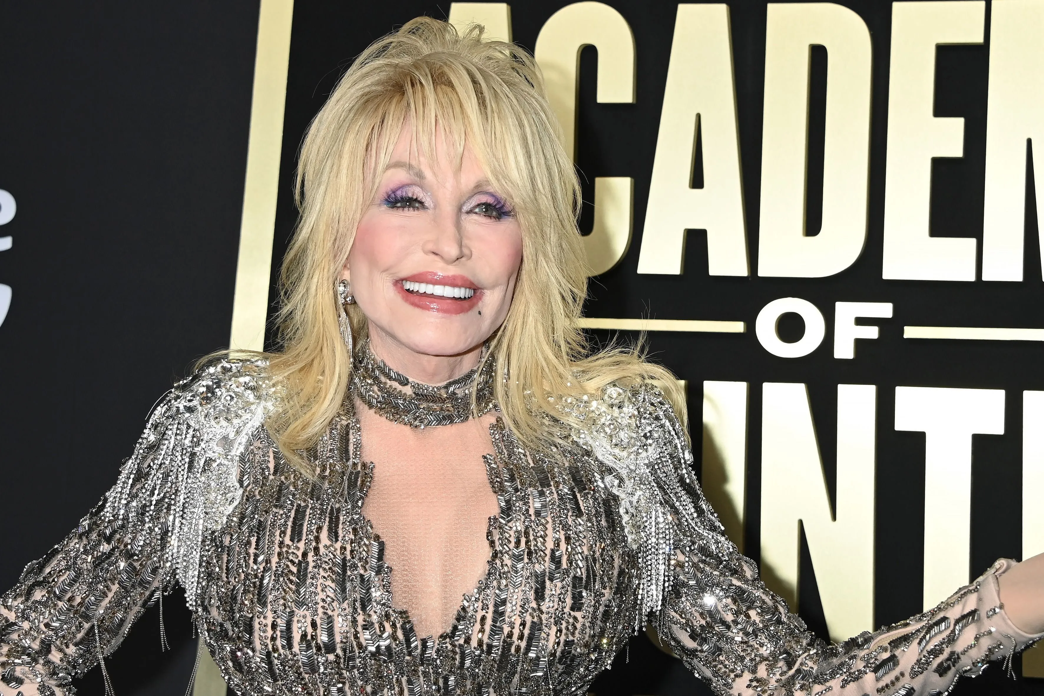 Dolly Parton utolsó napjaiban is másokon akart segíteni