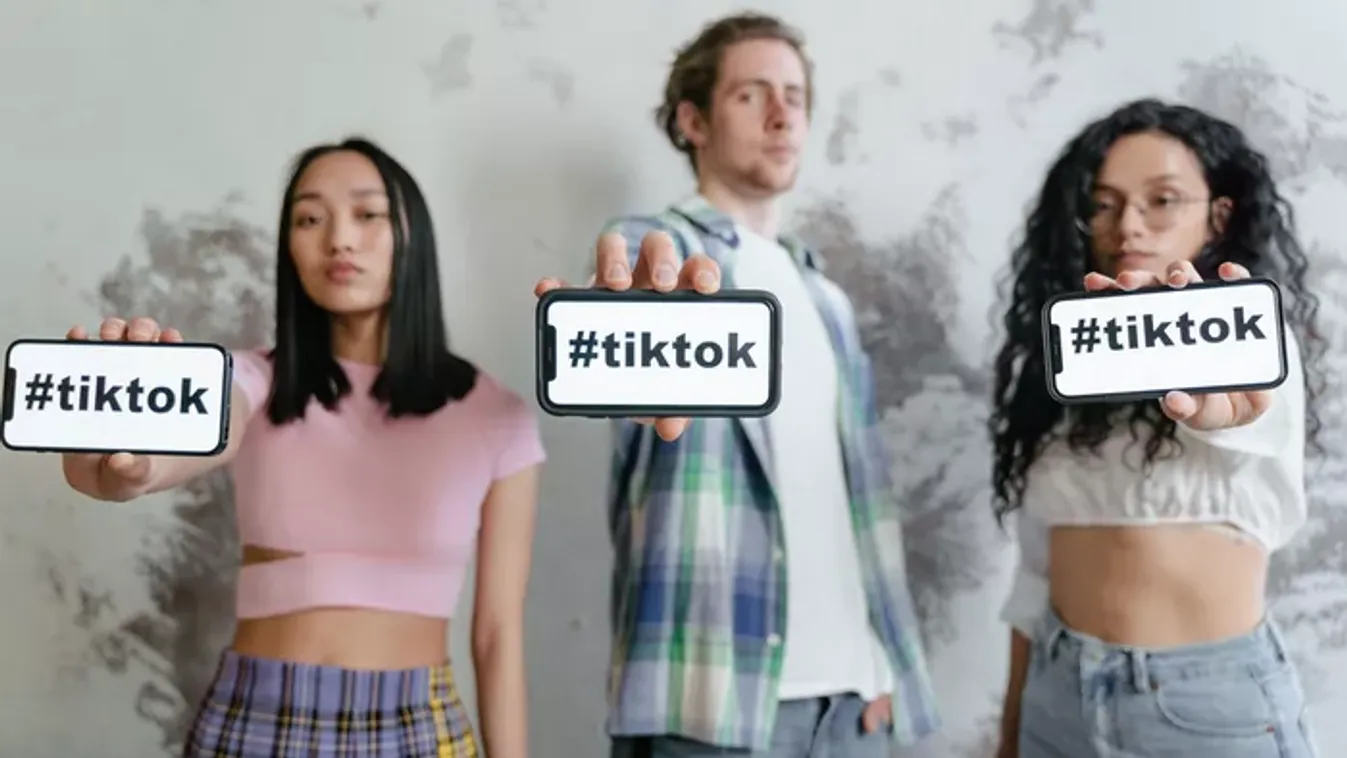 Veszélyes kihívások TikTokon, amit jobb ha elkerül a gyerek