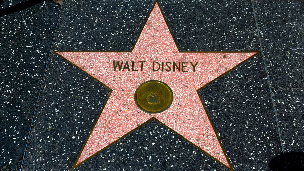 Ki kaphat csillagot a Hollywoodi hírességek sétányán?
