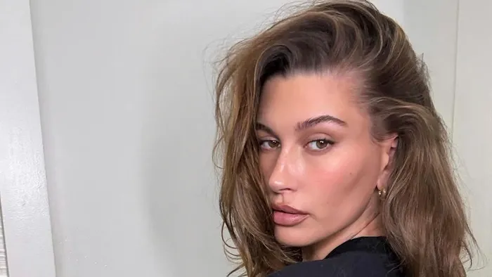 Hailey Bieber apró bikiniben forrósította fel a levegőt