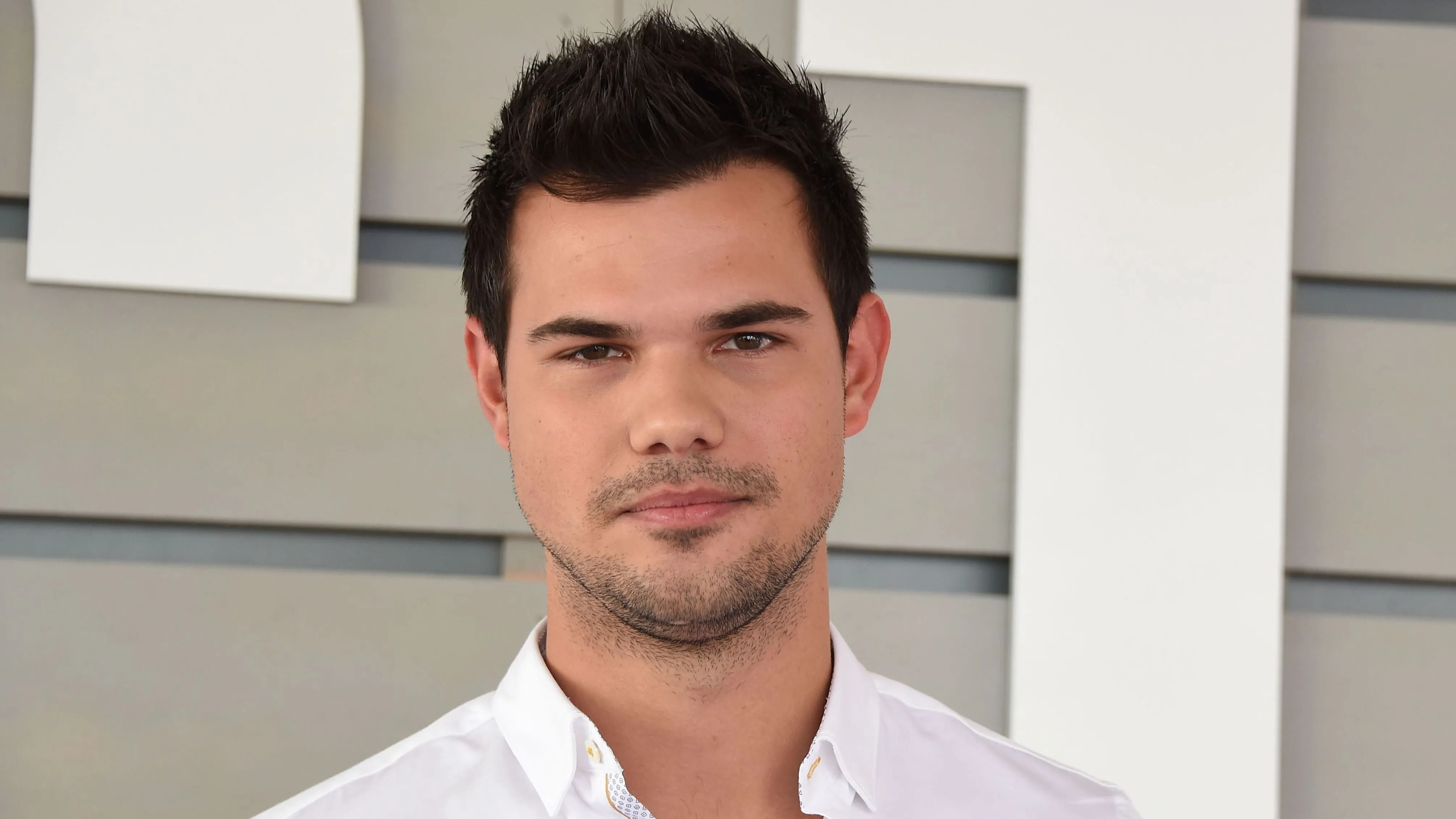 Taylor Lautner, az Alkonyat filmek szívtiprója apa lett