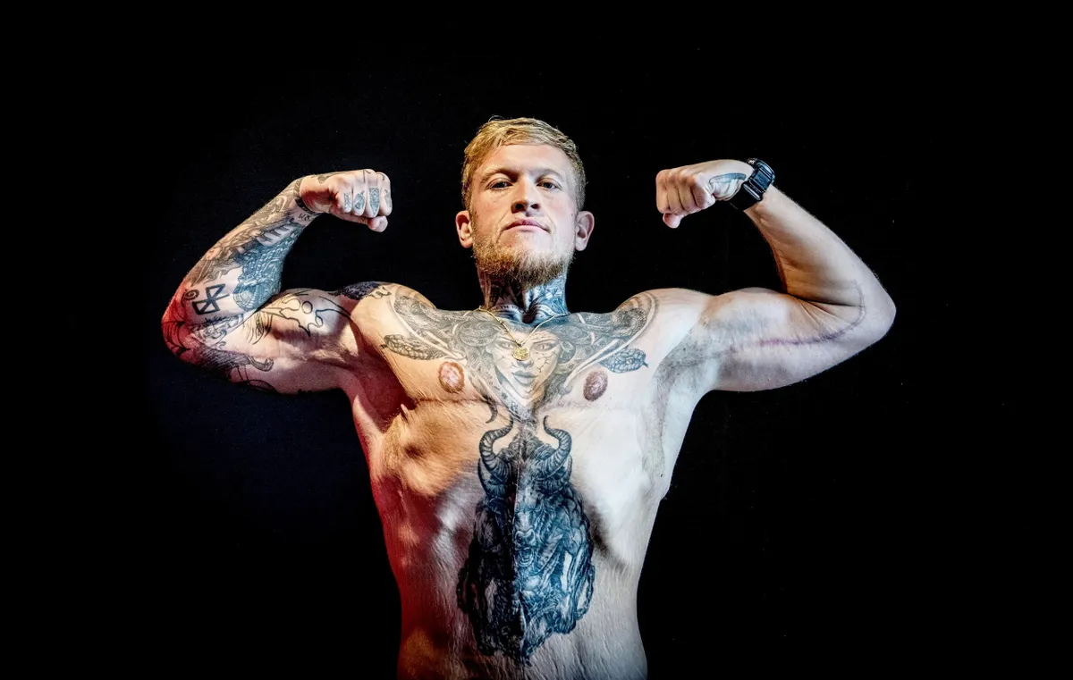 Man sheds 30 stone to become competitive bodybuilder