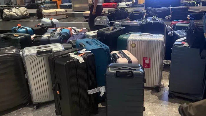 Káosz a reptéren: utasok ezrei kerültek bajba