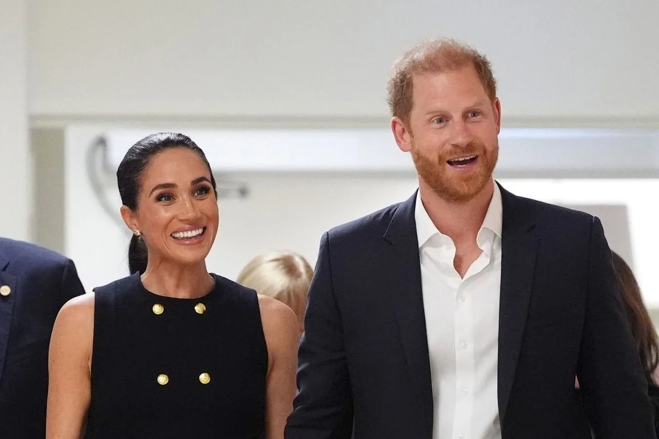 Harry herceg hazaköltözése miatt figyelmeztették a helyieket
