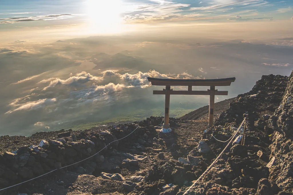 Japán szent hegye, a Fuji festői panorámája. 