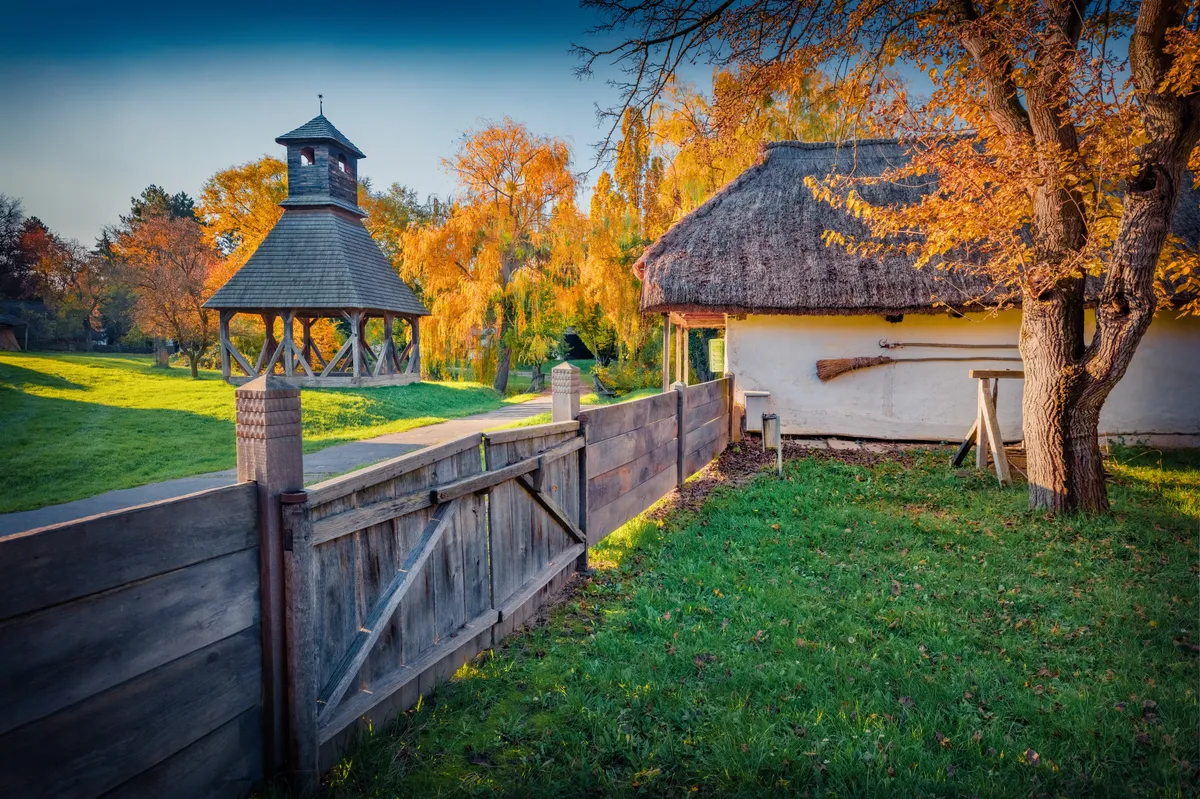 Szombathely ősszel is olyan gyönyörű, mint a Vasi skanzen.