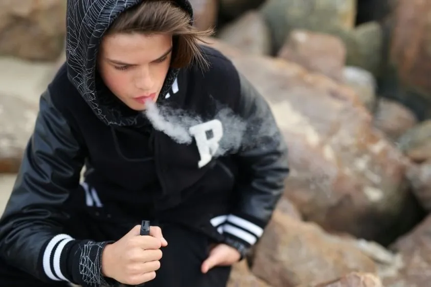Vape-ezik a gyerek? Ezt teheted szülőként tiltás és büntetés helyett
