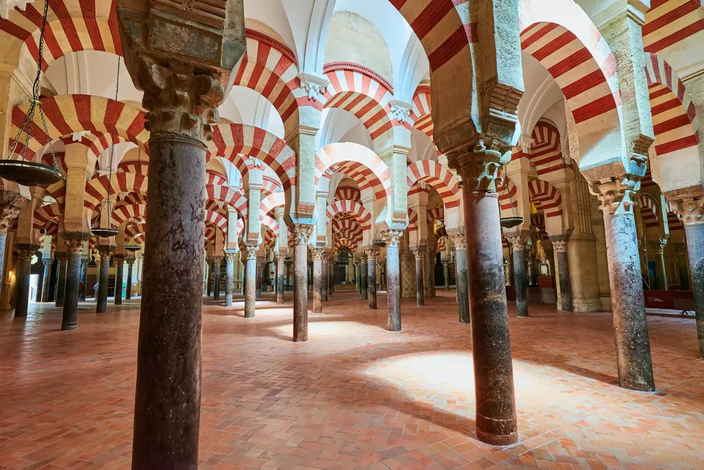 A la Mezquita csíkos szamárhátívei az épület legtöbbet fotózott részei. 