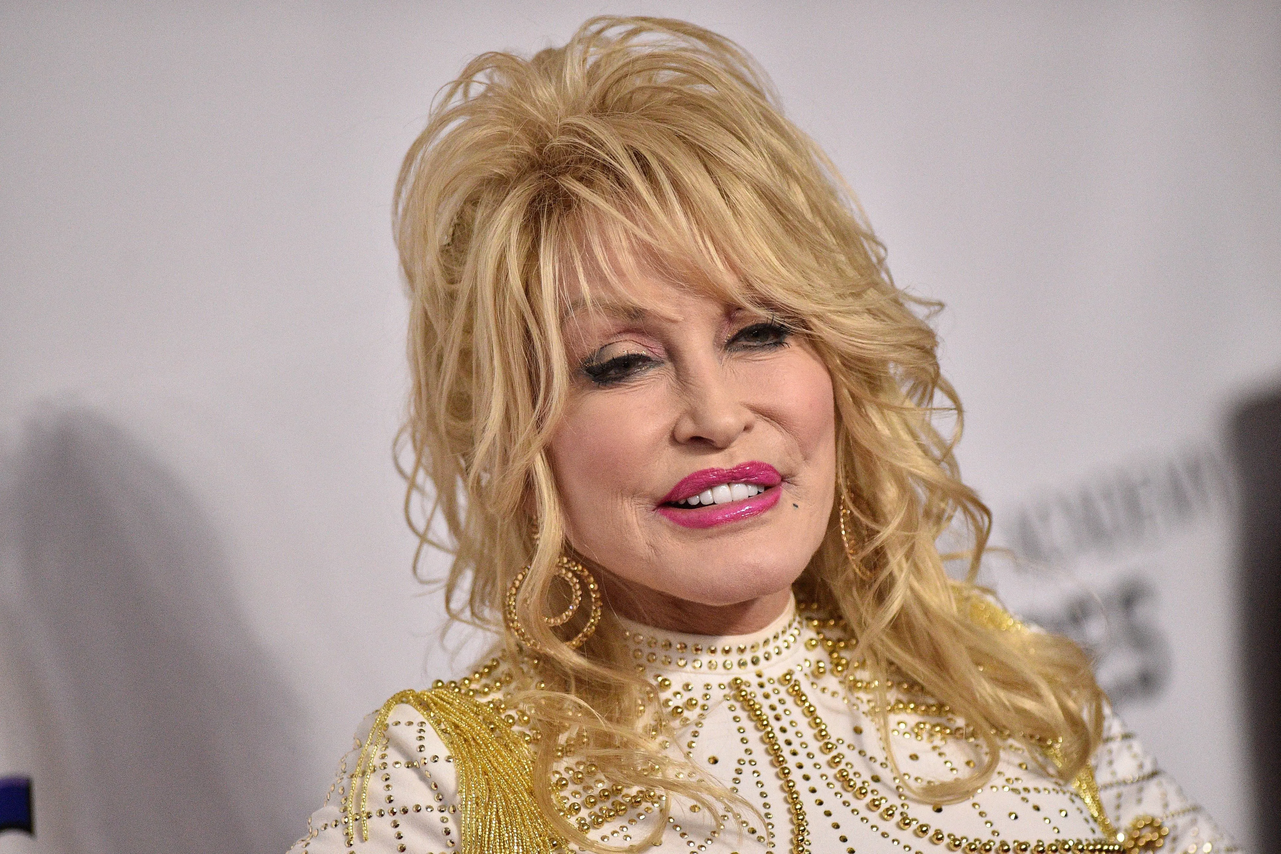 Dolly Parton halála előtt Németországba utazott kezelésre