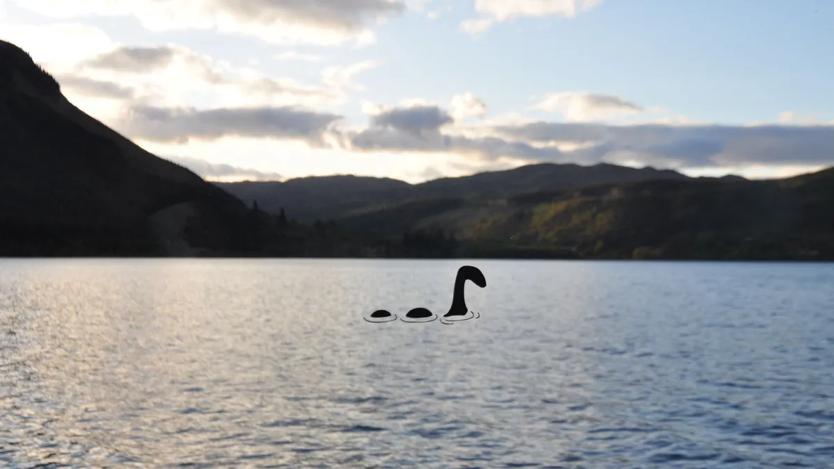 Három titokzatos objektum jelent meg a Loch Ness vizében egy Google Earth-képen. Egyesek szerint akár egy egész Nessie-család is lehet a felvételen.