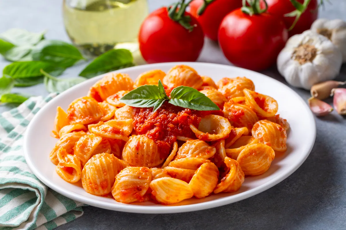 Paradicsommártásos orecchiette tészta Pugliából.