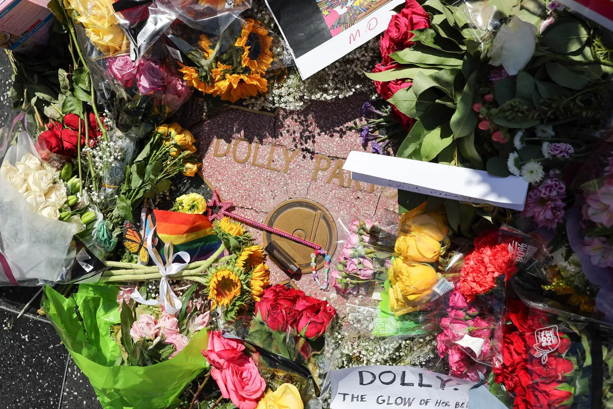 Dolly Parton emlékét meggyalázták.