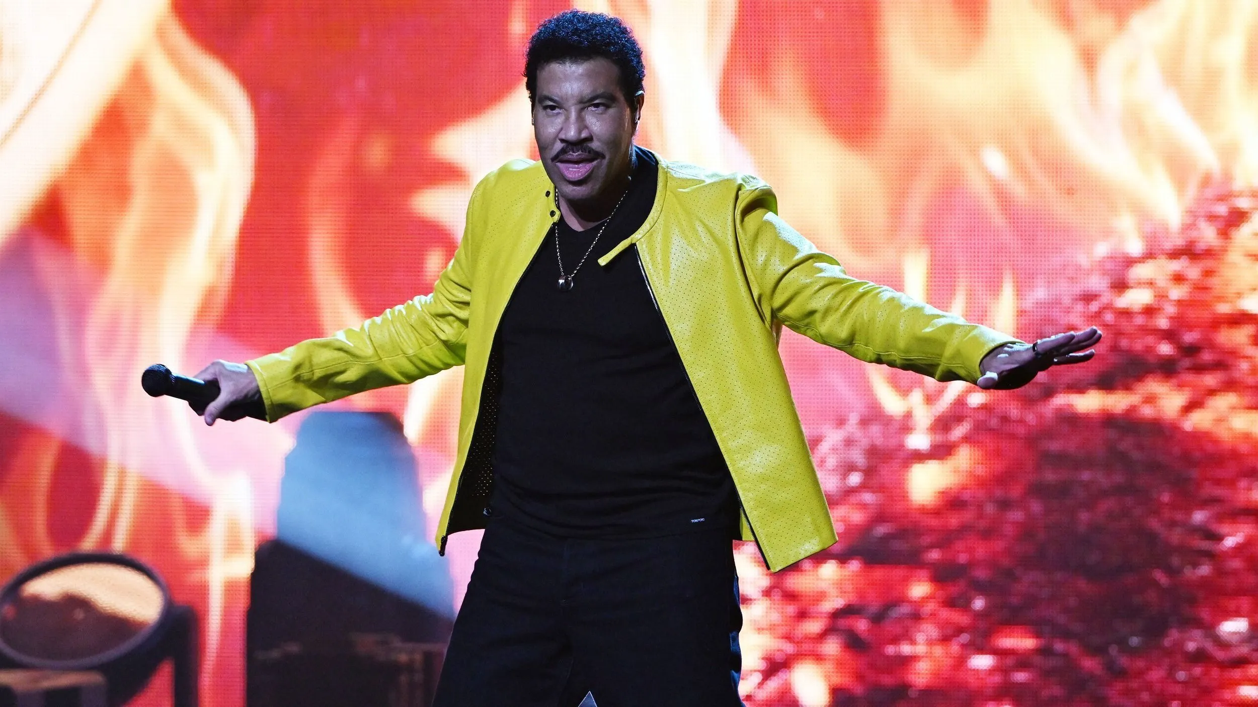 Lionel Richie újabb vizsgálatokkal néz szembe az intenzíven
