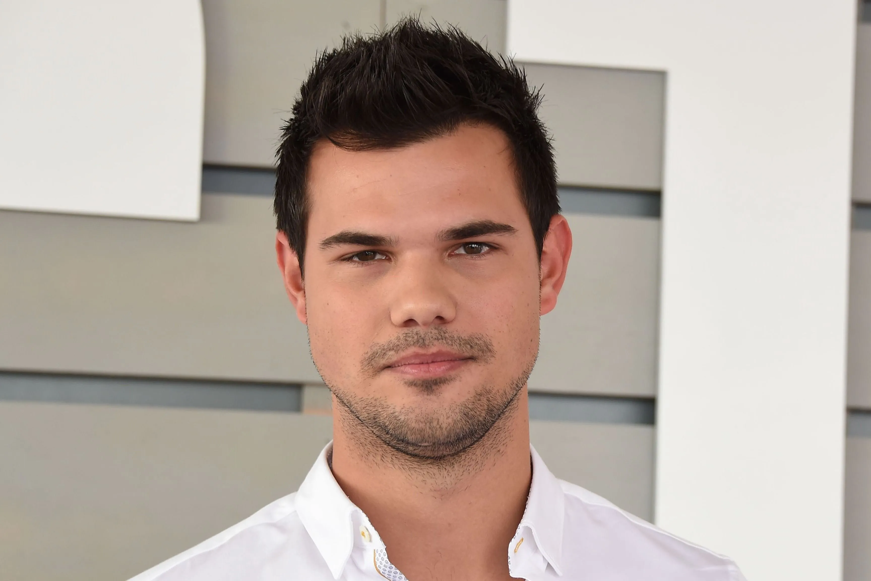 Taylor Lautner, az Alkonyat filmek szívtiprója apa lett