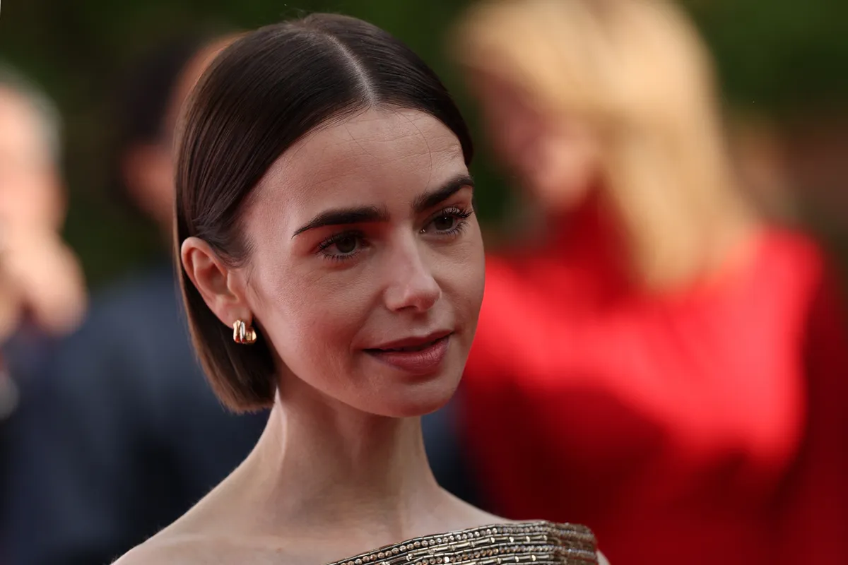 Lily Collins exkluzív interjúban mesélt Audrey Hepburn-ről és új szerepéről